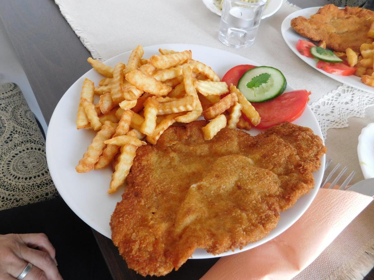 Potok 5 Otel Zloczew Dış mekan fotoğraf